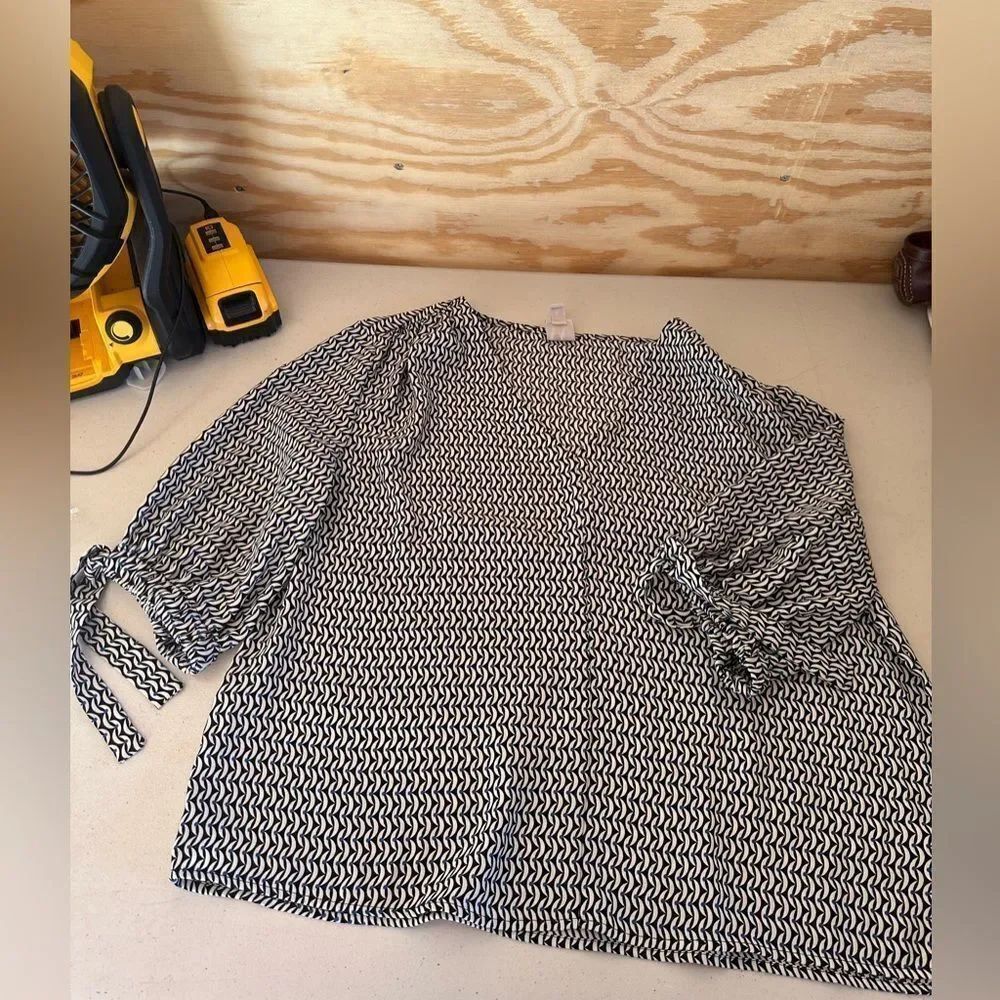 Worthington Women's Black and White Patterned Top